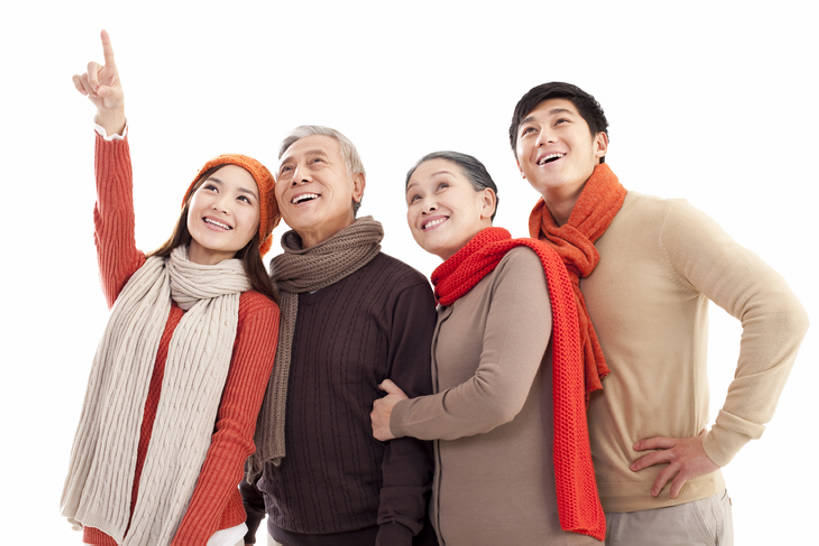 东方人,中年人,老年人,四个人,家庭,夫妻,丈夫,妻子,母亲,父亲,女儿,儿子,家,站,举,笑,微笑,露齿笑,横图,留白,白色背景,正面,毛衣,爱情,快乐,幸福,北京,中国,亚洲,指,并排,许多人,浪漫,指点,休闲装,围巾,看,托,一群人,温暖,温馨,一家人,恩爱,恋人,摄影,和睦,享乐,指向,关爱,肖像,想象,东亚,陪同,陪伴,异性恋,老年男性,老年女性,男人,男性,年轻男性,年轻女性,女人,女性,亚洲人,中国人,年轻人,夫妇,情侣,全家福,举起,举手,举着,向上举,向上伸,向上托,半身,彩图,影棚拍摄,爱,欢乐,深情,伴侣,融洽,挨着,伴随,bj175