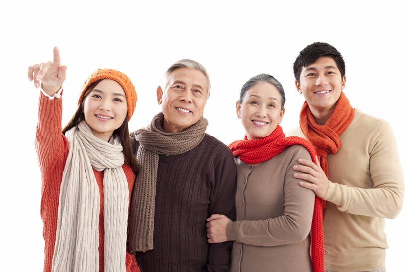 东方人,中年人,老年人,四个人,家庭,夫妻,丈夫,妻子,母亲,父亲,女儿,儿子,家,站,举,笑,微笑,露齿笑,横图,留白,白色背景,正面,毛衣,爱情,快乐,幸福,北京,中国,亚洲,指,并排,许多人,浪漫,指点,休闲装,围巾,看,托,一群人,温暖,温馨,一家人,恩爱,恋人,摄影,和睦,享乐,指向,关爱,肖像,想象,东亚,陪同,陪伴,异性恋,老年男性,老年女性,男人,男性,年轻男性,年轻女性,女人,女性,亚洲人,中国人,年轻人,夫妇,情侣,全家福,举起,举手,举着,向上举,向上伸,向上托,半身,彩图,影棚拍摄,爱,欢乐,深情,伴侣,融洽,挨着,伴随,bj175