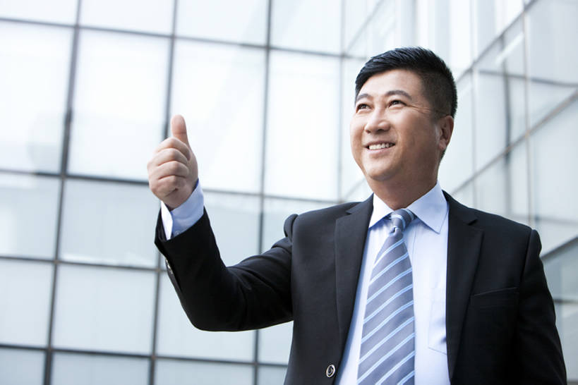 东方人,中年人,老年人,一个人,商务人士,商务男性,办公室,微笑,横图,白天,仰视,衬衫,商务,快乐,幸福,成功,北京,中国,亚洲,套装,注视,方向,观察,看,办公大楼,摄影,观看,察看,领导,经理,关注,商务装,工薪阶层,东亚,责任,把握,老年男性,男人,亚洲人,中国人,白领,上班族,半身,彩图,低角度拍摄,衬衣,首席执行官,掌控,bj175