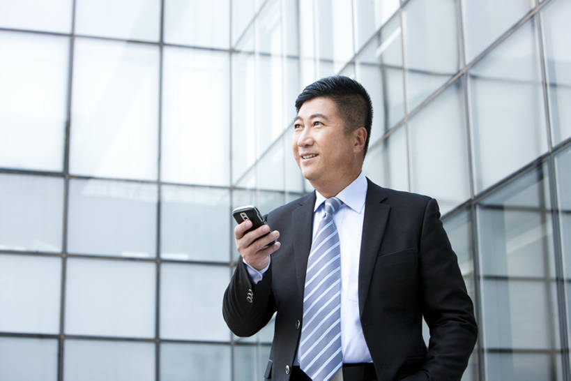 东方人,中年人,老年人,一个人,商务人士,商务男性,办公室,微笑,横图,白天,衬衫,商务,快乐,通讯,幸福,成功,技术,手机,北京,中国,亚洲,套装,联系,注视,方向,观察,看,办公大楼,摄影,观看,察看,领导,经理,关注,发短信,商务装,工薪阶层,智能手机,东亚,无线电技术,责任,把握,老年男性,男人,亚洲人,中国人,白领,上班族,电话机,半身,彩图,衬衣,首席执行官,掌控,bj175