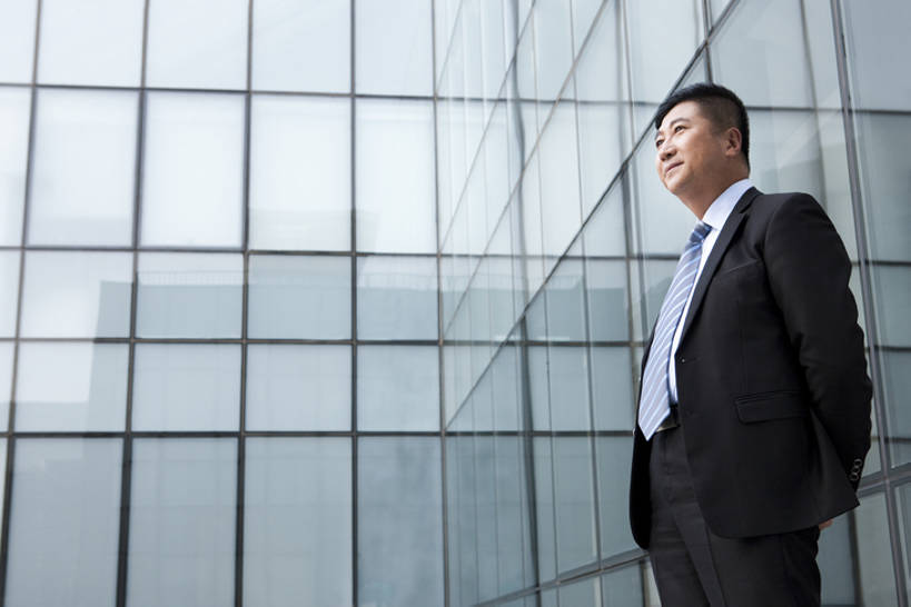 东方人,中年人,老年人,一个人,商务人士,商务男性,办公室,站,微笑,横图,白天,仰视,衬衫,商务,快乐,成功,窗户,北京,中国,亚洲,套装,注视,方向,观察,看,思考,办公大楼,想,摄影,观看,察看,领导,经理,关注,商务装,工薪阶层,东亚,把握,认真,老年男性,男人,亚洲人,中国人,白领,上班族,彩图,低角度拍摄,衬衣,首席执行官,掌控,bj175