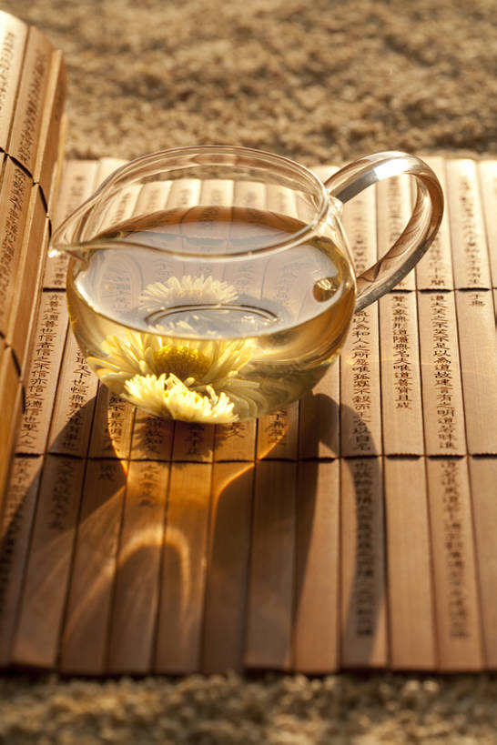 无人,竖图,茶,静物,沙子,茶道,饮食,饮料,茶壶,花茶,汉字,摄影,竹简,中国文化,菊花茶,热饮,东亚文化,彩图,影棚拍摄,bj175