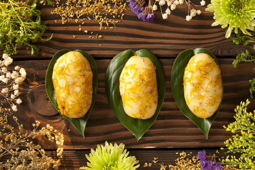 点心,无人,横图,俯视,彩色,特写,烘焙,桌子,静物,叶子,中国,亚洲,艺术,装饰,美味,食品,小吃,饮食,花,甜食,诱惑,摄影,五颜六色,色彩斑斓,创造力,膳食,五彩缤纷,东亚,五彩斑斓,五光十色,彩图,高角度拍摄,影棚拍摄,桂花糕,bj175