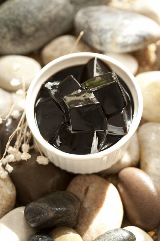 点心,无人,竖图,彩色,室外,特写,静物,餐具,中国,亚洲,艺术,装饰,美味,食品,龟苓膏,小吃,饮食,碗,甜食,鹅卵石,诱惑,摄影,五颜六色,色彩斑斓,膳食,五彩缤纷,东亚,健康食物,五彩斑斓,五光十色,彩图,bj175