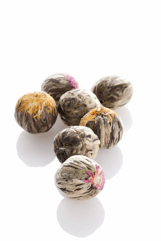 无人,竖图,白色背景,烹饪,下午茶,幸福,茶,静物,干燥,圆形,茶叶,料理,食品,饮品,娱乐,菜肴,美食,饮食,食物,花茶,享受,休闲,球体,温馨,放松,乐趣,保健,养生,摄影,佳肴,影棚,花草茶,舒适,中国文化,摄影棚,热饮,东亚文化,茉莉花茶,茉莉香片,香花茶,香片,熏花茶,替代疗法,彩图,影棚拍摄,拍摄,传统文化,bj175