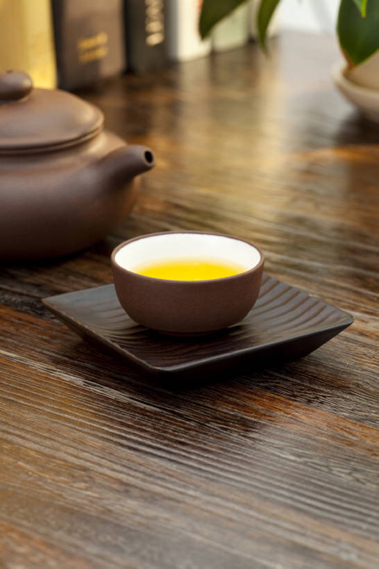 无人,竖图,特写,茶,桌子,静物,叶子,日光,壶,木纹,绿茶,书桌,绿色,放松,摄影,紫砂壶,早晨,中国文化,烧水壶,热饮,东亚文化,茶杯,书,彩图,bj175