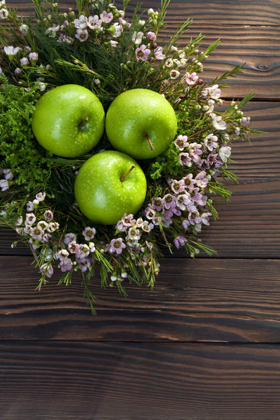 无人,竖图,俯视,室内,背景,水,桌子,苹果,静物,水果,中国,丰富,篮子,木材,木纹,食品,饮品,筐,花,食物,饮料,三个,绿色,容器,概念,健康,摄影,多样,简单,可口,东亚,健康食物,适口,彩图,高角度拍摄,bj175