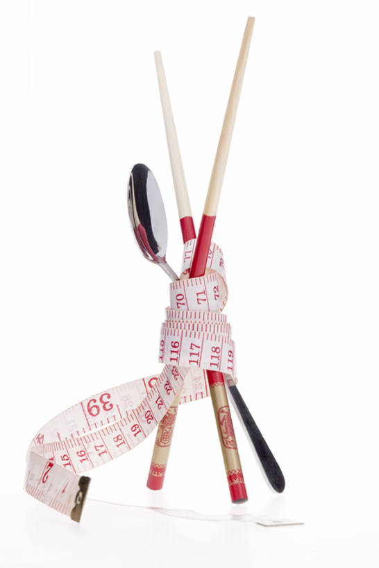 无人,竖图,留白,白色背景,筷子,静物,餐具,北京,中国,亚洲,捆扎,卷尺,汤匙,概念,健康,摄影,测量工具,幽默,控制,创造力,瘦身,东亚,健康食物,彩图,影棚拍摄,bj175