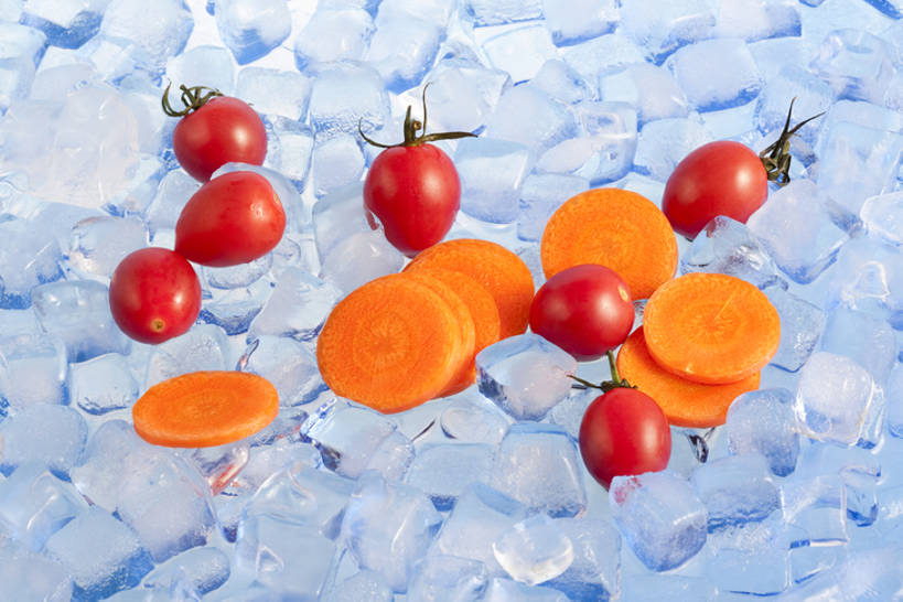 无人,横图,彩色,特写,留白,胡萝卜,蔬菜,静物,水果,中国,亚洲,结冰,冰块,食品,饮食,果肉,健康,素食,成熟,冷,摄影,有机食品,生活方式,五颜六色,色彩斑斓,维生素,简单,清新,五彩缤纷,东亚,健康食物,纯净,五彩斑斓,五光十色,樱桃番茄,彩图,影棚拍摄,人造冰,bj175