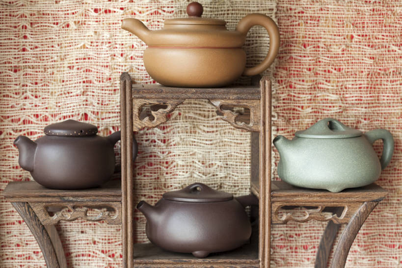 无人,横图,室内,特写,静物,北京,中国,亚洲,壶,陶瓷制品,古典,传统,架子,茶壶,容器,四个,摄影,紫砂壶,中国茶,简单,中国文化,古典风格,东亚,东亚文化,彩图,传统文化,bj175