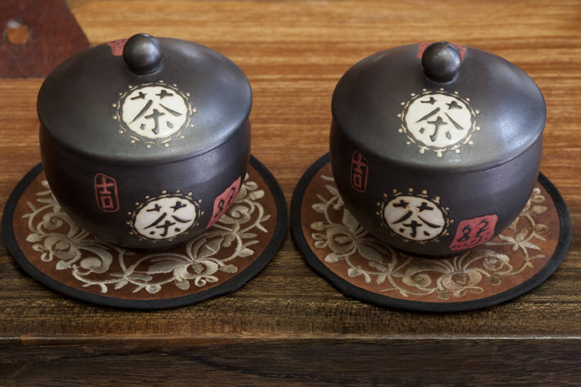 无人,横图,室内,特写,桌子,静物,北京,中国,亚洲,装饰,席子,陶瓷制品,古典,传统,两个,容器,工艺品,茶馆,陶器,摄影,中国茶,中国文化,古典风格,东亚,东亚文化,彩图,传统文化,茶叶盒,bj175