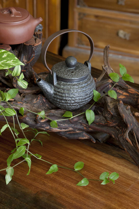 无人,竖图,室内,特写,下午茶,桌子,静物,叶子,北京,中国,亚洲,装饰,壶,陶瓷制品,古典,传统,茶壶,容器,工艺品,茶馆,陶器,摄影,根雕,紫砂壶,中国茶,简单,中国文化,古典风格,东亚,东亚文化,彩图,传统文化,茶叶盒,bj175