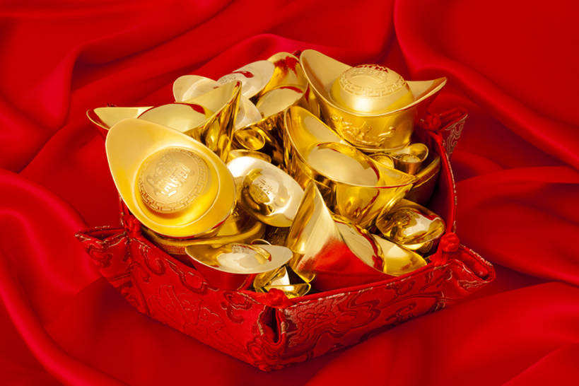 无人,横图,俯视,运气,静物,纺织品,北京,中国,亚洲,许多,堆叠,光线,金属,光芒,很多,古典,传统,黄金,红色,容器,储蓄,财富,金融,摄影,珍贵,中国文化,华贵,东亚,远古,东亚文化,收集,繁荣,古代文明,货币,彩图,高角度拍摄,影棚拍摄,元宝,传统文化,bj175