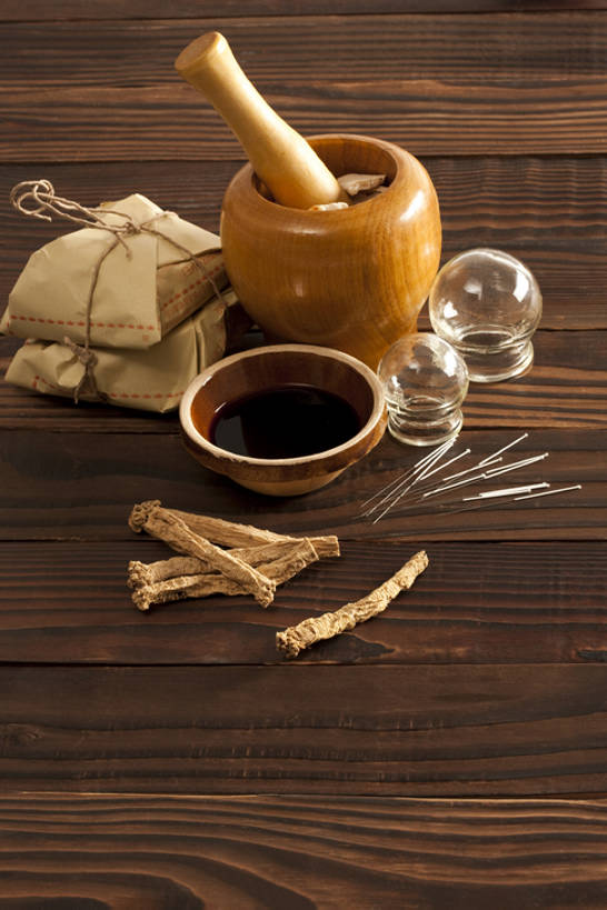 无人,医生,竖图,化妆,美容,技术,静物,北京,中国,亚洲,护肤,药,准备,检查,干燥,木制,包裹,材料,瓷器,液体,纸,草药,药草,陶瓷制品,针,传统,药水,医疗用品,碗,医护人员,医疗人员,保养,享受,休闲,健康,放松,保健,摄影,药房,有机食品,多样,技巧,体检,研磨,医疗,准确,草本,中国文化,手艺,医疗器械,针灸,研磨器,干的,营养品,中医,东亚,养颜,针灸针,技能,技艺,针灸师,拔罐,党参,大夫,彩图,影棚拍摄,妙技,SPA美容,传统文化,本领,汉医,成分,体格检查,bj175