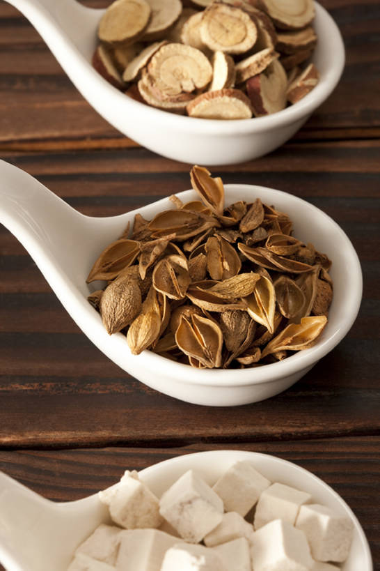 无人,医生,竖图,特写,化妆,美容,技术,静物,北京,中国,亚洲,一排,护肤,药,准备,整齐,干燥,材料,瓷器,草药,药草,芭蕉,书桌,传统,排列,汤匙,医护人员,医疗人员,保养,享受,休闲,健康,放松,保健,摄影,有机食品,多样,技巧,堆,甘草,医疗,草本,队列,中国文化,手艺,选择,干的,营养品,中医,东亚,养颜,技能,技艺,茯苓,大夫,彩图,妙技,SPA美容,传统文化,本领,汉医,成分,bj175