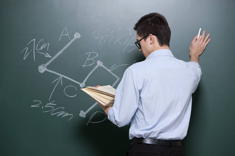 东方人,成年人,一个人,教师,横图,室内,白天,留白,衬衫,快乐,幸福,智慧,信心,技术,北京,中国,亚洲,仅一个男性,仅一个人,写,准备,正装,眼镜,教育,仅一个年轻男性,背面,粉笔,教科书,黑板,教,职业,教室,摄影,生活方式,指导,技巧,专心,知识,关爱,数学,努力,手艺,东亚,责任,贡献,技能,技艺,男人,男性,年轻男性,亚洲人,中国人,年轻人,书,半身,彩图,大学,小学,妙技,本领,培训师,bj175