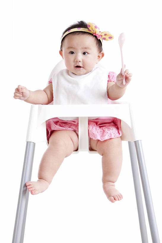 东方人,婴儿,儿童,一个人,坐,竖图,留白,白色背景,正面,裙子,婴儿服装,游戏,快乐,幸福,纯洁,安全,北京,中国,亚洲,仅一个人,小的,束发带,塑胶,防护,玩,围兜,拿着,休闲装,娱乐,小孩,餐巾,汤匙,休闲,健康,赤脚,活力,可爱,乐趣,童年,童趣,摄影,活泼,影棚,生长,生活方式,婴儿用品,活动,皮肤,保护,幽默,支撑,光滑,享乐,发泄,消遣,智力,摄影棚,宝宝,肖像,保险,婴儿座椅,童真,饥饿,东亚,纯真,烂漫,无邪,发展,宣泄,保全,周全,安稳,安定,柔和,细腻,平滑,口水巾,食饭兜,婴儿围脖,婴儿围兜,开端,无忧无虑,伶俐,平安,天真,亚洲人,中国人,孩子,玩耍,嬉戏,彩图,全身,影棚拍摄,欢乐,拍摄,幼儿,弱点,好奇心,饿,bj175