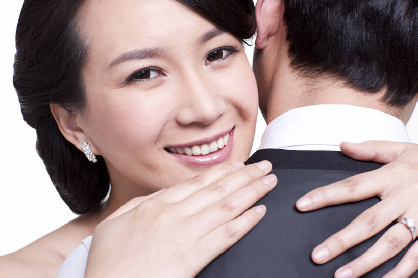 东方人,成年人,中年人,脸,头,脸颊,两个人,丈夫,妻子,微笑,横图,留白,白色背景,晚礼服,快乐,幸福,成功,北京,亚洲,连接,套装,正装,浪漫,注视,现代,肩膀,结婚戒指,观察,看,亲昵,搭,财富,摄影,影棚,生活方式,观看,马甲,礼节,协调,察看,享乐,贵族,搭着,关注,发髻,摄影棚,肖像,钻石戒指,婚姻,东亚,异性恋,男人,男性,年轻女性,女人,女性,中年男性,亚洲人,中国人,年轻人,头部,脸部,脸蛋,面部,拥抱,彩图,影棚拍摄,晚宴服,舞会服,洋服,洋装,夜礼服,爱,欢乐,拍摄,伴侣,魅力,上层阶级,订婚戒指,挨着,bj175