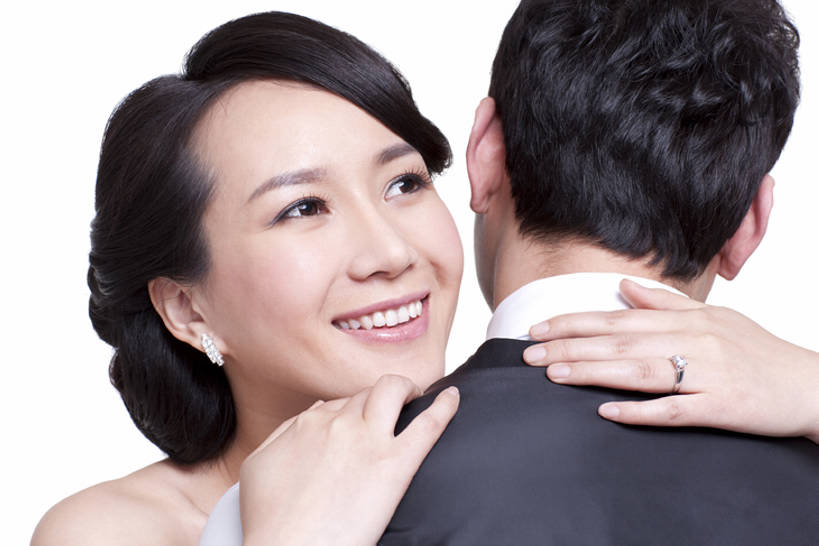 东方人,成年人,中年人,脸,头,脸颊,两个人,夫妻,丈夫,妻子,笑,微笑,露齿笑,横图,留白,白色背景,晚礼服,爱情,快乐,幸福,成功,北京,中国,亚洲,连接,套装,正装,浪漫,现代,肩膀,结婚戒指,戒指,亲昵,恩爱,搭,财富,恋人,摄影,影棚,生活方式,马甲,礼节,协调,高雅,享乐,贵族,搭着,发髻,摄影棚,肖像,钻石戒指,婚姻,东亚,陪同,陪伴,异性恋,男人,男性,年轻女性,女人,女性,中年男性,亚洲人,中国人,年轻人,头部,脸部,脸蛋,面部,夫妇,情侣,拥抱,彩图,影棚拍摄,晚宴服,舞会服,洋服,洋装,夜礼服,爱,欢乐,拍摄,伴侣,魅力,上层阶级,订婚戒指,挨着,伴随,bj175
