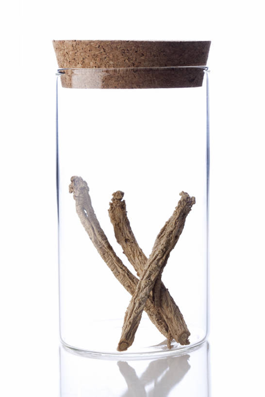 无人,竖图,白色背景,静物,玻璃,北京,中国,亚洲,反射,材料,草药,药草,软木塞,传统,三个,自然,瓶子,干花,健康,瓶盖,摄影,有机食品,医疗,维生素,简单,草本,中国文化,干的,中医,东亚,替代疗法,党参,彩图,影棚拍摄,传统文化,成分,bj175