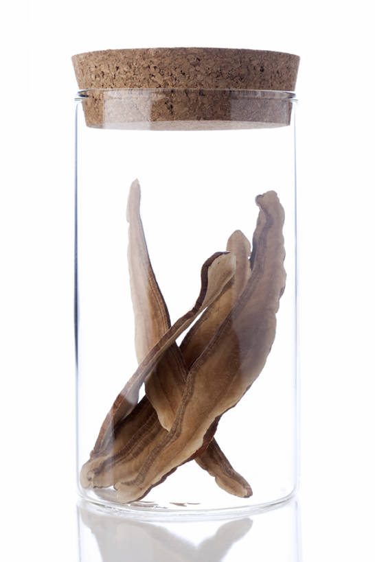 无人,竖图,留白,白色背景,灵芝,静物,玻璃,北京,中国,亚洲,反射,材料,草药,药草,软木塞,传统,自然,瓶子,干花,健康,瓶盖,摄影,有机食品,医疗,简单,草本,中国文化,干的,中医,东亚,替代疗法,彩图,影棚拍摄,传统文化,成分,bj175