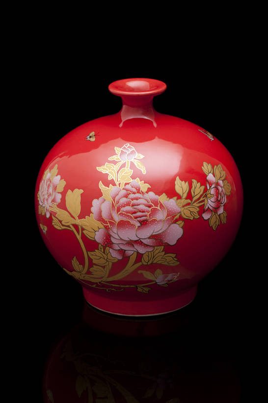 无人,竖图,彩色,特写,静物,花瓶,中国,亚洲,黑色背景,花纹,形状,艺术,装饰,材料,瓷器,陶瓷制品,艺术品,古典,历史,传统,古代,一个,红色,容器,国宝,摄影,单个,古董,五颜六色,光滑,色彩斑斓,珍贵,高雅,风格,中国文化,手艺,五彩缤纷,古典风格,东亚,远古,收集,五彩斑斓,细腻,平滑,五光十色,牡丹,设计,彩图,影棚拍摄,传统文化,bj175