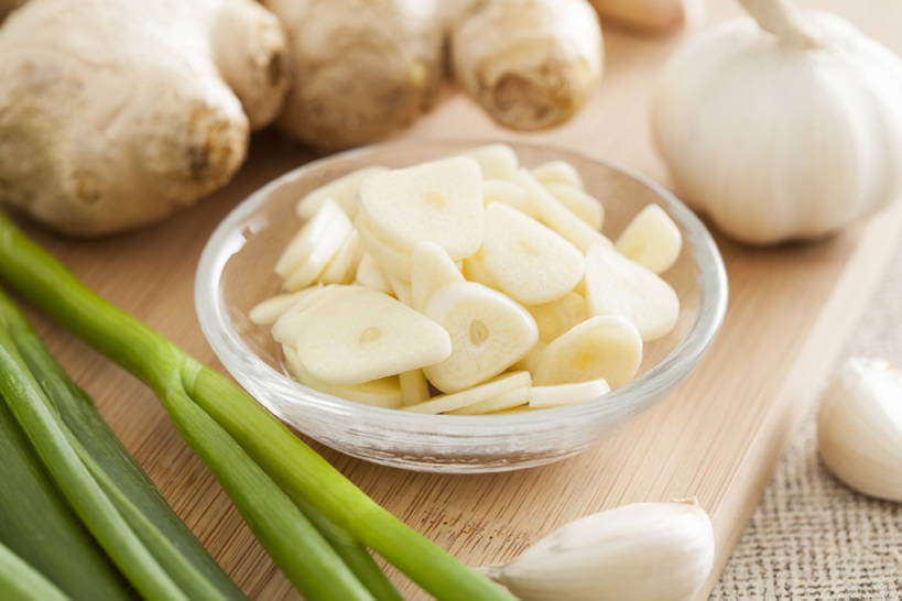 点心,面包,无人,横图,俯视,特写,蔬菜,静物,玻璃,中国,亚洲,切开,准备,堆叠,丰富,材料,瓷器,葱,调料,生食,食品,面点,案板,饮品,调味品,切块,吐司,饮食,食物,糕点,饮料,自然,碗,切,健康,摄影,有机食品,多样,法式面包,堆,膳食,可口,清新,剖面,吐司面包,东亚,切面,健康食物,适口,玻璃杯,大蒜,烹调,彩图,高角度拍摄,影棚拍摄,多士,听型面包,成分,bj175