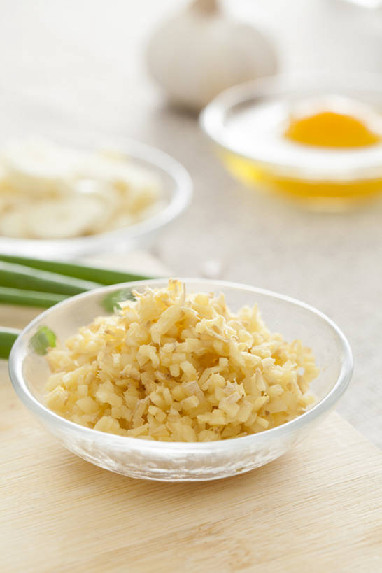 点心,面包,无人,竖图,特写,蔬菜,静物,玻璃,中国,亚洲,切开,准备,堆叠,丰富,材料,瓷器,葱,蛋黄,调料,鸡蛋,生食,食品,面点,案板,饮品,调味品,切块,吐司,饮食,食物,糕点,饮料,自然,碗,切,健康,摄影,有机食品,多样,法式面包,堆,膳食,可口,清新,剖面,吐司面包,东亚,切面,健康食物,适口,玻璃杯,大蒜,烹调,彩图,影棚拍摄,多士,听型面包,成分,bj175