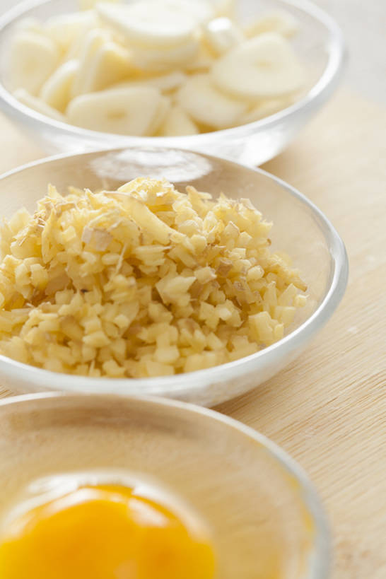 点心,面包,无人,竖图,特写,蔬菜,静物,玻璃,中国,亚洲,一排,切开,准备,堆叠,丰富,整齐,材料,瓷器,蛋黄,调料,鸡蛋,生食,食品,面点,案板,饮品,调味品,切块,吐司,饮食,食物,糕点,饮料,排列,自然,碗,切,健康,摄影,有机食品,多样,法式面包,堆,膳食,队列,可口,清新,剖面,吐司面包,东亚,切面,健康食物,适口,玻璃杯,大蒜,烹调,彩图,影棚拍摄,多士,听型面包,成分,bj175