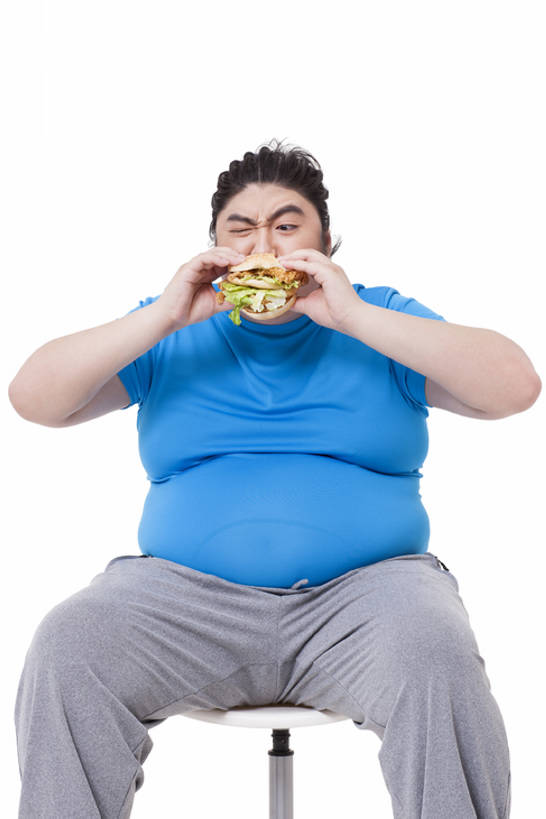 东方人,成年人,肥胖,一个人,坐,吃,竖图,留白,白色背景,正面,运动服,快乐,贪欲,幸福,椅子,北京,中国,亚洲,仅一个男性,仅一个人,食品,拿着,汉堡包,饮食,仅一个年轻男性,张嘴,鬼脸,夸张,乐趣,摄影,影棚,生活方式,幽默,享乐,摄影棚,张大嘴巴,饥饿,东亚,男人,男性,年轻男性,亚洲人,中国人,年轻人,张开嘴,彩图,影棚拍摄,欢乐,拍摄,饿,暴饮暴食,bj175