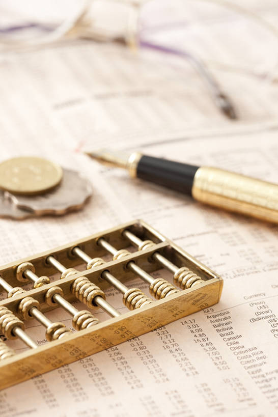 无人,办公室,竖图,室内,白天,商务,阅读,信心,股票,算盘,静物,报纸,北京,中国,亚洲,学习,研究,分析,计算,信息,办公用品,文具,学习用品,职业,浏览,财富,金融,投资,摄影,生活方式,经济,新闻,文具用品,便利,准确,工作室,墨水笔,流通,贸易,东亚,硬币,彩图,报刊,bj175