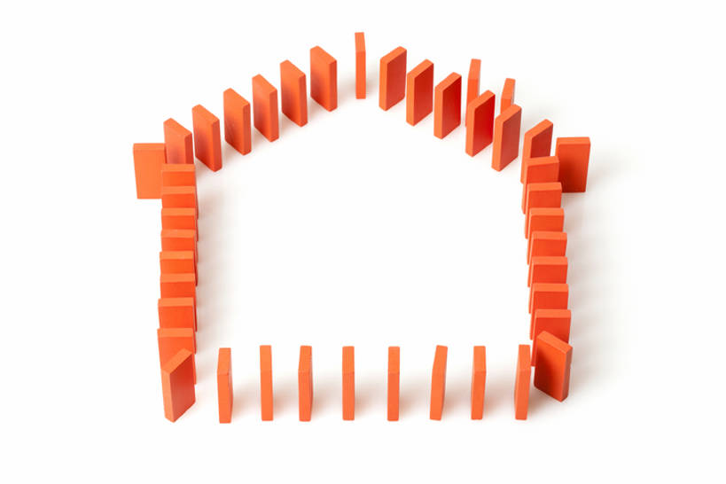 无人,家,横图,留白,抠图,白色背景,商务,建筑,静物,北京,中国,亚洲,一排,许多,连接,形状,丰富,整齐,房屋,很多,联系,排列,红色,站着,概念,金融,投资,摄影,建造,创造力,队列,多米诺,房地产,东亚,膨胀,想法,彩图,高角度拍摄,影棚拍摄,社会问题,房价,多米诺效应,bj175