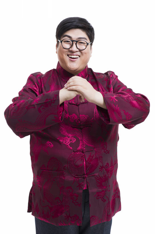 东方人,成年人,一个人,握手,笑,微笑,露齿笑,竖图,留白,抠图,白色背景,正面,快乐,幸福,运气,北京,中国,春节,亚洲,仅一个男性,仅一个人,风俗,节日,庆祝,眼镜,注视,传统,仅一个年轻男性,红色,观察,看,站着,脂肪,活力,精神,摄影,观看,察看,享乐,仪式,关注,中国文化,问候,肖像,典礼,东亚,元旦,制度,男人,男性,年轻男性,亚洲人,中国人,年轻人,搀手,拉手,手拉手,手握手,彩图,影棚拍摄,传统服装,欢乐,拜年,唐装,传统文化,传统节日,bj175