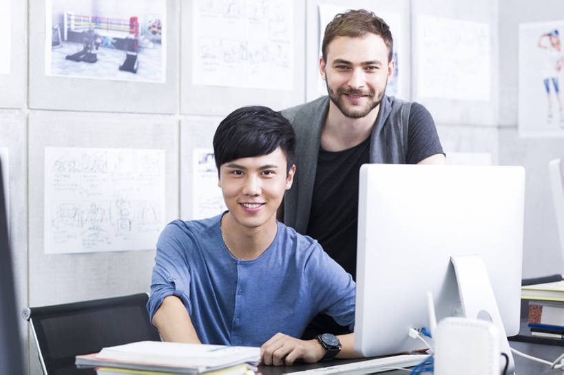 东方人,成年人,两个人,同事,商务人士,商务男性,办公室,笑,微笑,露齿笑,横图,室内,白天,正面,衬衫,商务,快乐,幸福,成功,合作,团队,集体,信心,显示器,技术,北京,中国,亚洲,套装,工作,办公用品,休闲装,现代,队伍,铅笔,职业,面对面,亲密,摄影,指导,技巧,创造力,领导,享乐,效率,企业,公司,工作室,成就,智力,努力,手艺,商务装,合伙,领袖,工薪阶层,东亚,陪同,技能,技艺,陪伴,想法,计算机,男人,男性,年轻男性,白种人,亚洲人,中国人,年轻人,白领,上班族,设计,坐着,半身,彩图,衬衣,欢乐,妙技,办公室职员,本领,广告业,伴随,bj175