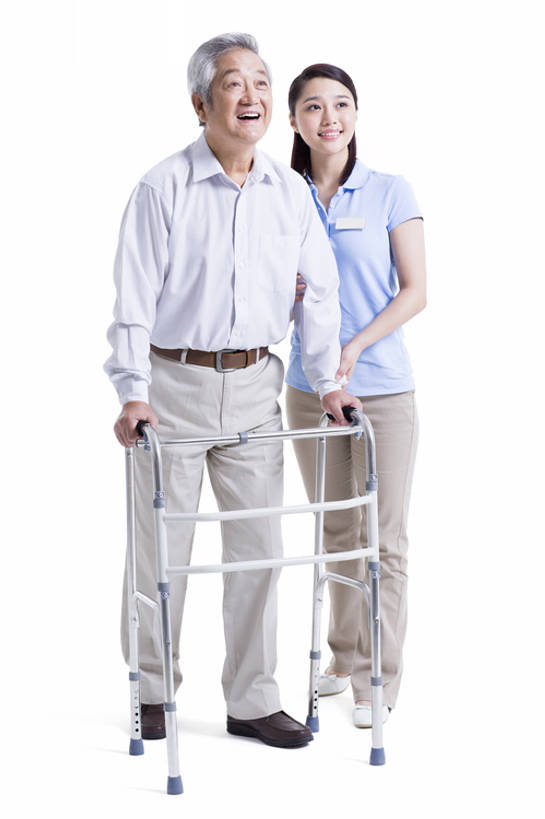 东方人,成年人,老年人,头发,两个人,医生,病人,护士,笑,微笑,露齿笑,竖图,留白,抠图,白色背景,正面,快乐,幸福,安全,技术,北京,中国,亚洲,握,并排,工具,防护,注视,休闲装,白色,观察,看,站着,医护人员,医疗人员,职业,保养,器械,平衡,亲密,服务,护理,握着,保健,摄影,名牌,生活方式,观看,技巧,希望,保护,看护,协助,支撑,察看,医疗,疾病,享乐,白衣天使,脆弱,关爱,关注,手艺,医疗器械,保险,残疾,东亚,恢复,陪同,助行器,保全,周全,安稳,安定,辅助设备,疗养院,责任,技能,技艺,陪伴,平安,信任,老年男性,男人,男性,年轻女性,女人,女性,亚洲人,中国人,年轻人,大夫,步行,彩图,全身,影棚拍摄,欢乐,妙技,收容所,本领,家庭护理,伴随,bj175