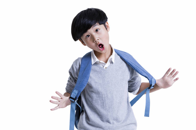 东方人,儿童,一个人,学生,站,横图,留白,抠图,白色背景,正面,纯洁,信心,北京,中国,亚洲,仅一个男性,仅一个人,书包,注视,休闲装,小孩,背包,观察,看,站着,张嘴,仅一个小孩,表情,鬼脸,个性,活力,可爱,乐趣,童年,童趣,摄影,生长,生活方式,观看,幽默,察看,关注,肖像,张大嘴巴,童真,东亚,烂漫,无邪,发展,天真,男孩,男人,男性,亚洲人,中国人,孩子,张开嘴,站立,半身,彩图,影棚拍摄,男生,小学生,摆拍,bj175