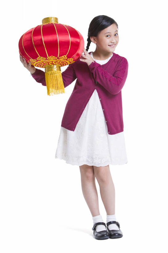 东方人,儿童,一个人,站,笑,微笑,露齿笑,竖图,留白,抠图,白色背景,正面,快乐,幸福,纯洁,运气,照明,北京,中国,春节,亚洲,仅一个女性,仅一个人,握,风俗,节日,欢呼,庆祝,灯笼,纸灯笼,祝福,注视,休闲装,针织衫,传统,小孩,红色,灯具,观察,看,站着,仅一个小孩,活力,精神,可爱,童年,童趣,握着,财富,摄影,生长,生活方式,观看,照亮,察看,享乐,仪式,照明设备,关注,中国文化,肖像,出示,典礼,童真,东亚,烂漫,无邪,元旦,制度,天真,男孩,男人,男性,女孩,女人,女性,亚洲人,中国人,孩子,站立,彩图,全身,影棚拍摄,欢乐,男生,女生,传统文化,传统节日,bj175