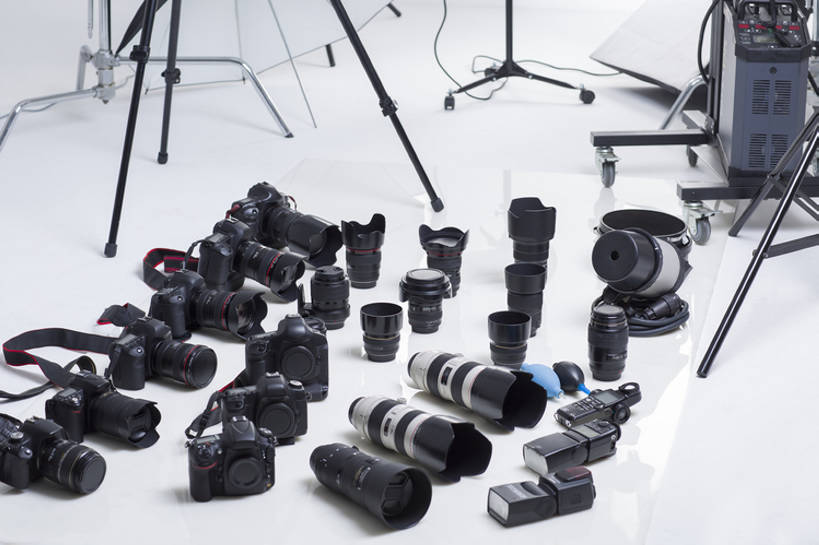无人,办公室,横图,留白,时尚,相机,北京,中国,亚洲,许多,准备,灰色背景,电缆,工具,器材,很多,休闲装,现代,排列,拍照,数码相机,摄影,单反相机,透镜,工作室,三脚架,东亚,摄影器材,技能,设计,彩图,影棚拍摄,照相,曝光表,幕后,长焦镜头,传媒,bj175