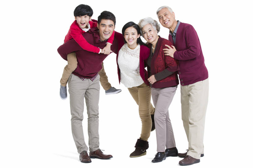 东方人,儿童,成年人,老年人,家庭,父母,母亲,父亲,儿子,祖父母,祖母,祖父,站,笑,微笑,露齿笑,横图,白色背景,正面,快乐,兴奋,幸福,纯洁,北京,中国,春节,亚洲,五个人,一排,风俗,节日,庆祝,整齐,注视,休闲装,传统,刺激,排列,小孩,观察,看,扛,站着,温暖,温馨,一家人,活力,精神,可爱,亲密,童年,童趣,搭,摄影,生长,观看,和睦,察看,退休,仪式,搭着,队列,关爱,关注,中国文化,亲情,肖像,典礼,童真,东亚,烂漫,无邪,陪同,元旦,制度,陪伴,天真,老年男性,老年女性,男孩,男人,男性,年轻男性,年轻女性,女人,女性,亚洲人,中国人,孩子,年轻人,全家福,孙子,站立,彩图,全身,影棚拍摄,融洽,男生,传统文化,人老心不老,传统节日,伴随,bj175