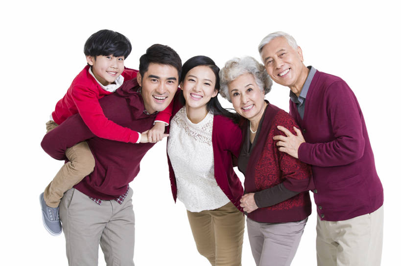 东方人,儿童,成年人,老年人,家庭,父母,母亲,父亲,儿子,祖父母,祖母,祖父,站,笑,微笑,露齿笑,横图,白色背景,正面,快乐,兴奋,幸福,纯洁,北京,中国,春节,亚洲,五个人,一排,风俗,节日,庆祝,整齐,注视,休闲装,传统,刺激,排列,小孩,观察,看,扛,站着,温暖,温馨,一家人,活力,精神,可爱,亲密,童年,童趣,搭,摄影,生长,观看,和睦,察看,退休,仪式,搭着,队列,关爱,关注,中国文化,亲情,肖像,典礼,童真,东亚,烂漫,无邪,陪同,元旦,制度,陪伴,天真,老年男性,老年女性,男孩,男人,男性,年轻男性,年轻女性,女人,女性,亚洲人,中国人,孩子,年轻人,全家福,孙子,站立,彩图,影棚拍摄,融洽,男生,传统文化,人老心不老,传统节日,伴随,bj175