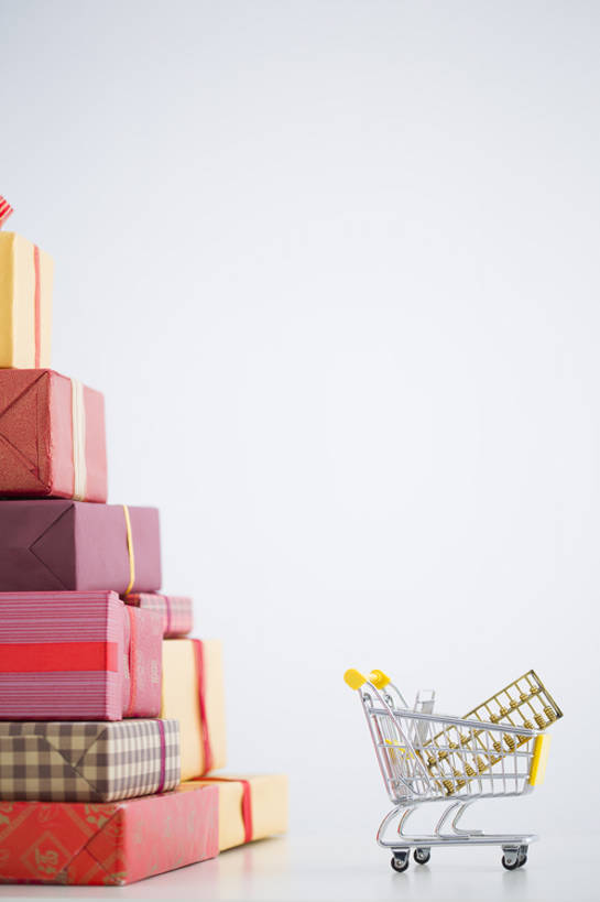 无人,竖图,留白,抠图,白色背景,购物,商务,算盘,消费,静物,礼物,购物车,北京,中国,春节,新年,亚洲,堆叠,风俗,节日,丰富,庆祝,计算,市场,古典,传统,盒子,规划,精神,零售,财富,金融,运输,摄影,生活方式,便利,仪式,购买,中国文化,预算,典礼,选购,贸易,东亚,血拼,繁荣,预测,制度,超级市场,彩图,影棚拍摄,传统文化,法定假日,传统节日,象征主义,bj175