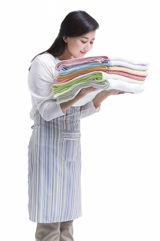 东方人,成年人,中年人,老年人,一个人,家庭主妇,笑,微笑,露齿笑,竖图,留白,抠图,白色背景,侧面,家务,快乐,满意,幸福,北京,中国,亚洲,仅一个女性,仅一个人,一排,握,堆叠,整齐,围裙,折叠,休闲装,干净,闻,排列,毛巾,站着,仅一个中年女性,舒服,握着,摄影,生活方式,卫生,消毒,舒适,享乐,洗衣房,队列,清新,东亚,柔和,老年女性,女人,女性,中年女性,亚洲人,中国人,闭着眼睛,清洗,洗涤,彩图,影棚拍摄,欢乐,例行公事,家务劳动,bj175