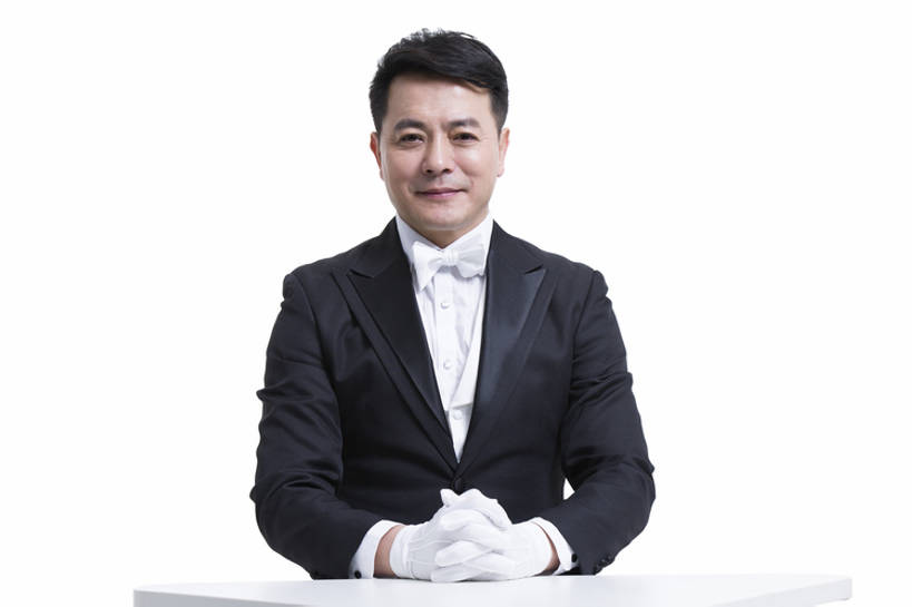 东方人,成年人,中年人,老年人,一个人,服务员,管家,握手,微笑,横图,留白,抠图,白色背景,正面,西装,快乐,幸福,热情,信心,北京,中国,亚洲,仅一个男性,仅一个人,仅一个中年男性,套装,服装,正装,领结,注视,手套,观察,看,站着,服务,摄影,观看,礼节,严肃,察看,享乐,神圣,关注,肖像,门卫,东亚,欧洲文化,燕尾服,一套,认真,老年男性,男人,男性,中年男性,亚洲人,中国人,服务生,侍者,搀手,拉手,手拉手,手握手,半身,彩图,影棚拍摄,礼服,欢乐,传统文化,男仆,bj175