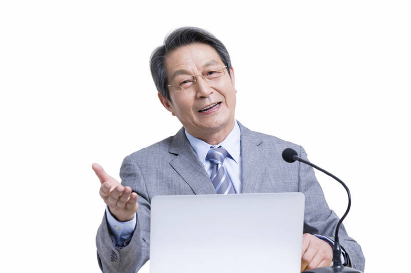 东方人,成年人,老年人,一个人,商务人士,教师,商务男性,笑,微笑,露齿笑,横图,留白,抠图,白色背景,正面,衬衫,西装,快乐,幸福,成功,笔记本电脑,北京,中国,亚洲,仅一个男性,仅一个人,套装,正装,会议,眼镜,领带,注视,讲台,观察,看,手势,演讲,仅一个老年男性,职业,活力,摄影,生活方式,报告,观看,权威,察看,麦克风,领导,享乐,解释,演说,关注,肖像,商务装,宣传,工薪阶层,东亚,一套,鼓动,记者招待会,讲演,把握,老年男性,男人,男性,亚洲人,中国人,白领,讲师,上班族,说话,坐着,半身,彩图,影棚拍摄,衬衣,欢乐,打手势,首席执行官,掌控,bj175