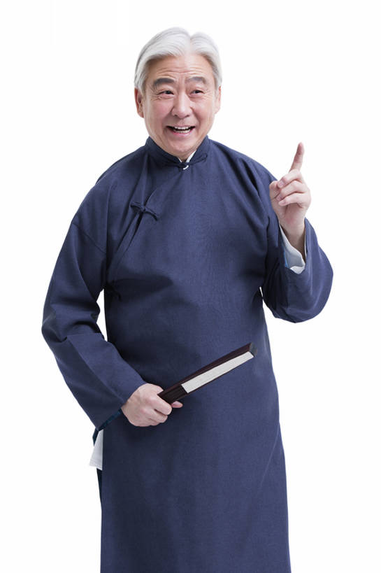 东方人,成年人,老年人,一个人,笑,说,微笑,露齿笑,竖图,留白,抠图,白色背景,正面,快乐,幸福,复古,北京,中国,亚洲,仅一个男性,仅一个人,表演,握,长袍,折扇,古典,年轻,娱乐,表演者,传统,扮演,手势,站着,仅一个老年男性,活力,乐趣,握着,摄影,生活方式,幽默,演出,享乐,中国文化,肖像,古典风格,东亚,远古,老年男性,男人,男性,亚洲人,中国人,讲话,说话,彩图,影棚拍摄,传统服装,装扮,欢乐,喜剧演员,打手势,传统文化,人老心不老,相声,bj175