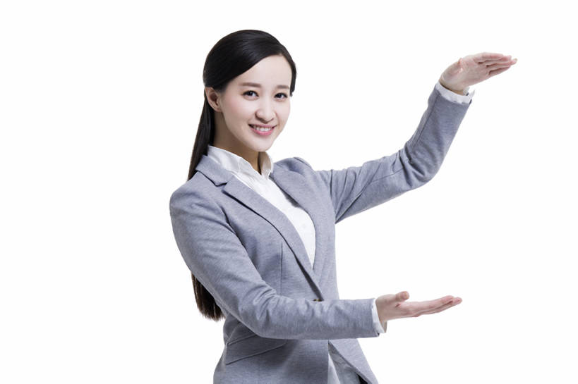 东方人,成年人,一个人,商务人士,商务女性,笑,微笑,露齿笑,横图,留白,抠图,白色背景,正面,商务,快乐,幸福,信心,北京,中国,亚洲,仅一个年轻女性,仅一个女性,仅一个人,套装,正装,注视,现代,观察,看,手势,职业,活力,摄影,介绍,观看,察看,享乐,关注,肖像,出示,东亚,年轻女性,女人,女性,亚洲人,中国人,年轻人,白领,半身,彩图,影棚拍摄,欢乐,办公室职员,打手势,bj175