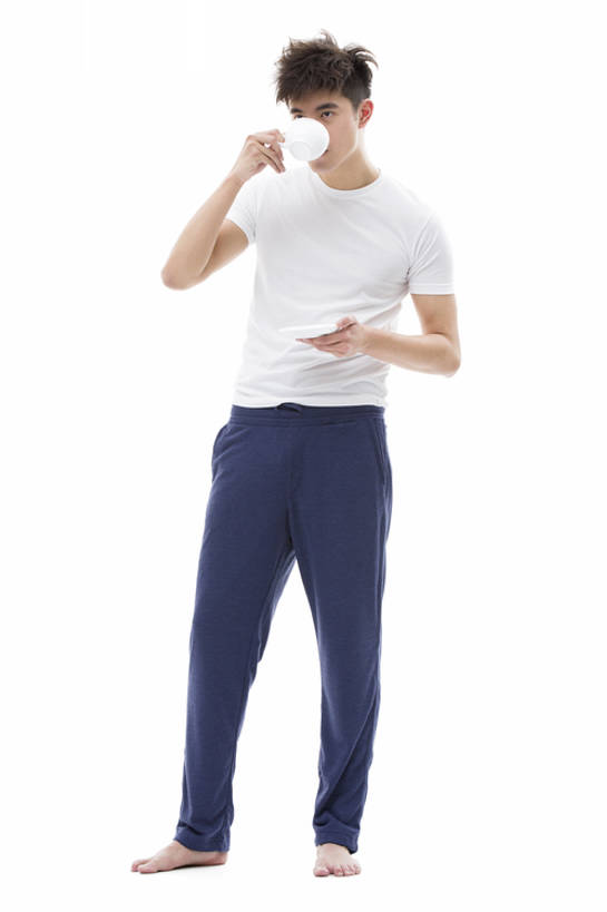 咖啡,东方人,成年人,一个人,竖图,留白,抠图,白色背景,正面,茶,杯子,北京,中国,亚洲,仅一个男性,仅一个人,喝,握,咖啡杯,凌乱,休闲装,光脚,现代,起床,饮食,饮料,仅一个年轻男性,站着,疲倦,赤脚,放松,握着,摄影,床头,生活方式,疲劳,疲惫,早晨,染发,困乏,东亚,热饮,疲乏,委顿,疲困,疲顿,疲钝,倦怠,怠倦,怠惰,男人,男性,年轻男性,亚洲人,中国人,年轻人,茶杯,彩图,全身,影棚拍摄,乱发,bj175