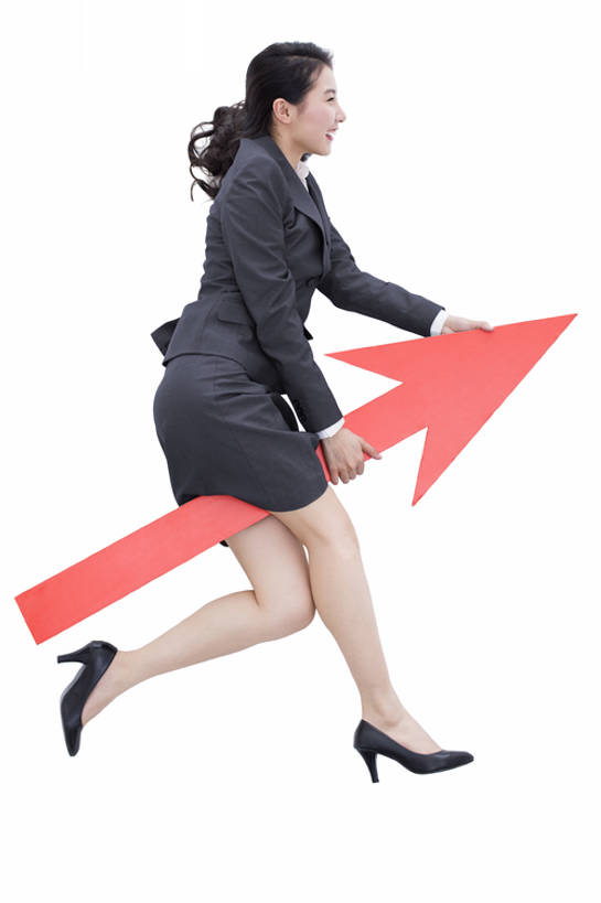 东方人,成年人,一个人,商务人士,商务女性,笑,微笑,露齿笑,竖图,俯视,留白,抠图,白色背景,西装,商务,快乐,兴奋,幸福,赚钱,指示牌,北京,中国,亚洲,仅一个年轻女性,仅一个女性,仅一个人,套装,正装,标志,符号,文字,半空,玩,方向,标识,刺激,箭头,骑,红色,财富,金融,摄影,生活方式,上升,幽默,指向,指数,利润,东亚,一套,簇,年轻女性,女人,女性,亚洲人,中国人,年轻人,躺着,彩图,全身,影棚拍摄,欢乐,bj175