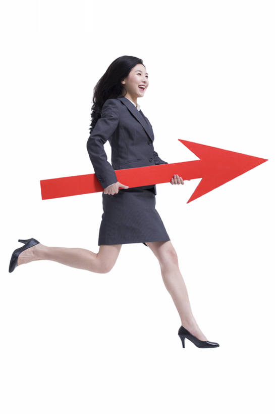 东方人,成年人,一个人,商务人士,商务女性,跳,笑,微笑,露齿笑,竖图,留白,抠图,白色背景,侧面,西装,商务,兴奋,幸福,指示牌,北京,中国,亚洲,仅一个年轻女性,仅一个女性,仅一个人,握,套装,正装,标志,文字,半空,方向,标识,刺激,箭头,红色,握着,金融,摄影,生活方式,上升,惊奇,迅速,指向,指数,利润,东亚,一套,簇,无忧无虑,年轻女性,女人,女性,亚洲人,中国人,年轻人,彩图,全身,影棚拍摄,欢乐,bj175