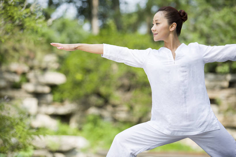 东方人,成年人,一个人,微笑,横图,室外,白天,正面,锻炼,瑜伽,快乐,自由,幸福,运动,北京,中国,亚洲,仅一个年轻女性,仅一个女性,仅一个人,伸展,弯腰,休闲装,自然,手势,休闲,健康,禅,放松,活力,平衡,想,舒展,养生,瑜珈,摄影,生活方式,张开双腿,宁静,协调,动作,控制,专心,高雅,优美,享乐,简单,清新,弹性,东亚,柔和,灵性,展开双腿,无忧无虑,体育,年轻女性,女人,女性,亚洲人,中国人,年轻人,手臂,休闲活动,张开手臂,彩图,健身,欢乐,勇士式,和蔼,打手势,伸展双腿,摆拍,双人瑜伽,bj175